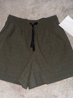 LULULEMON MENS OLIVE LINEN SHORTS- SIZE MEDIUM/ BRAND NEW